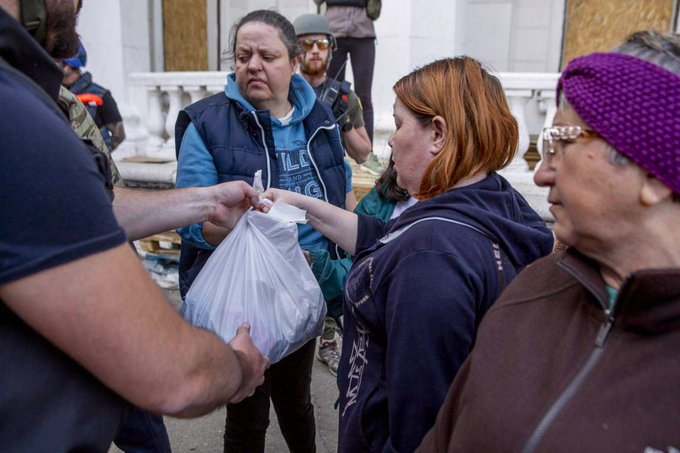 Our amazing volunteers from Kyiv managed to evacuate 183 people from Severodonetsk & Lysychansk—and brought 400 WCK food kits for families stuck there. People are wearing jackets because they have been living in cold, damp basements as Russians bombard the city. #ChefsForUkraine
