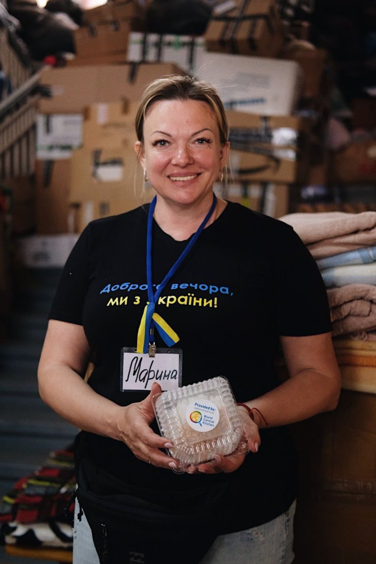 On the first day of the invasion, Marina—a mom of 6—began cooking at home for people in need. The family now volunteers at a center in Odesa supporting refugees fleeing violence in the east. “Kids should grow & develop with a peaceful sky above their heads.” #ChefsForUkraine
