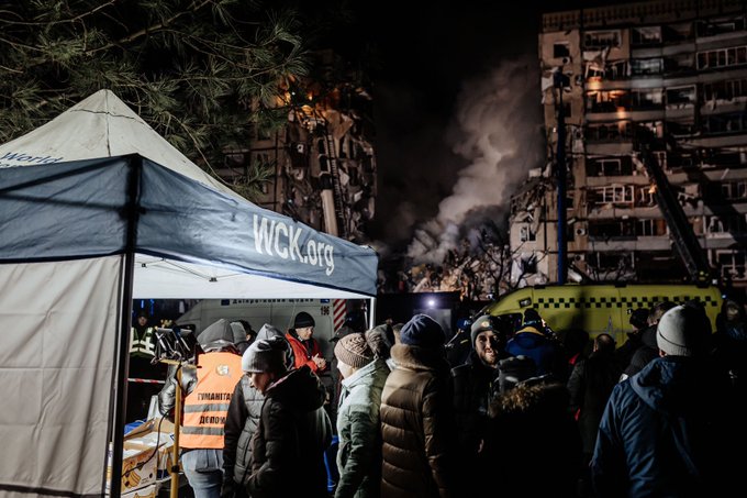 Immediately following the horrific attack on innocent families in Dnipro, WCK arrived with meals, tea, and water for search & rescue crews as well as residents impacted. The entire city has come together to help—adults & kids volunteering to support one another. #ChefsForUkraine