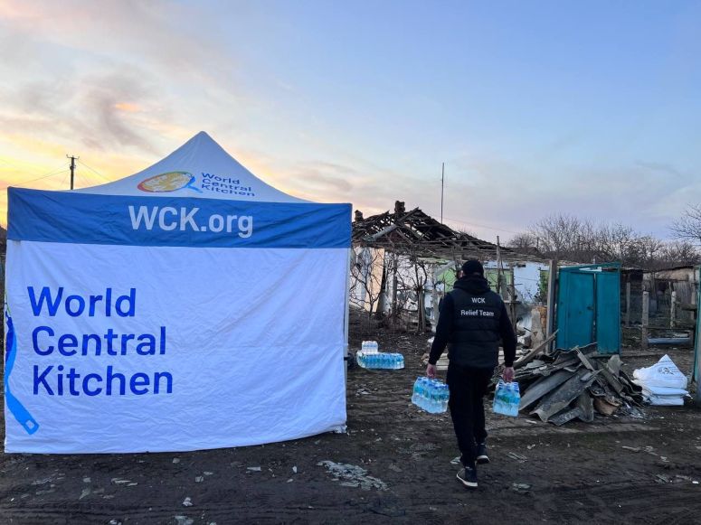 WCK’s Emergency Response Team was on the ground for 9 days in Snihurivka supporting families after an early January missile strike hit the town. The attack destroyed dozens of residential buildings & our team provided support while utilities were being restored. #ChefsForUkraine