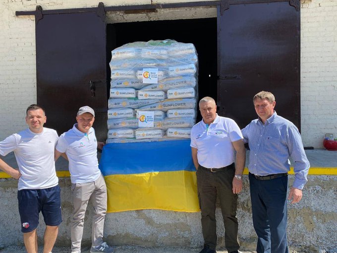 Very proud of the work of @WCKitchen #ChefsForUkraine delivering sunflower, corn and wheat see qds to farmers over the last few weeks. Also we helped deliver traditional seed of beets, cabbage etc to people with small farms in front of their houses in rural areas! #SeedsForHope