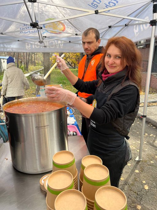 Once Lyman, Izium & Sviatohirsk were liberated in the Donetsk region, WCK was one of the first groups to provide aid to affected communities. We have many food distribution sites across the area & as winter sets in we are scaling up hot meals. #ChefsForUkraine 🇺🇦