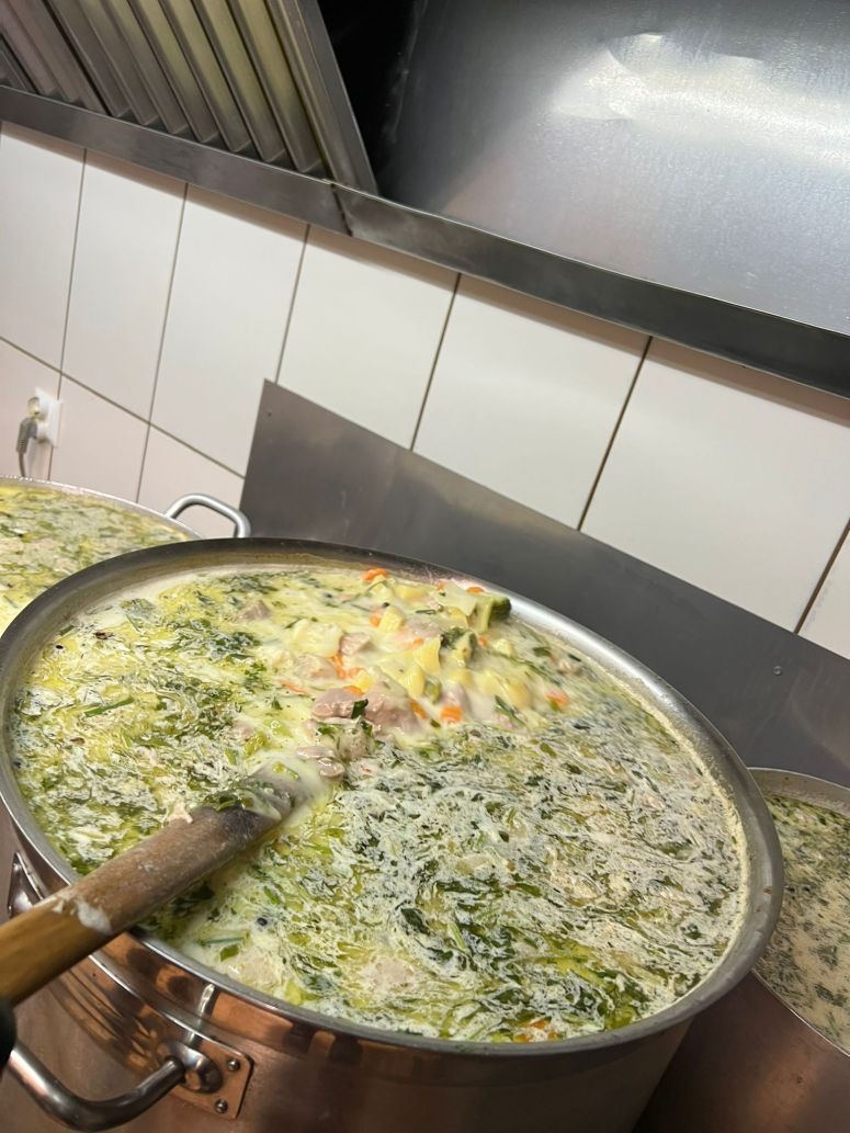 WCK teams drive the highways in eastern Poland each day to provide food & water to truck drivers stuck on roads as a blockade restricts entry into Ukraine. Today, we we began serving an additional group of nearly 500 trucks. To help with winter conditions, we’re serving hot soup.