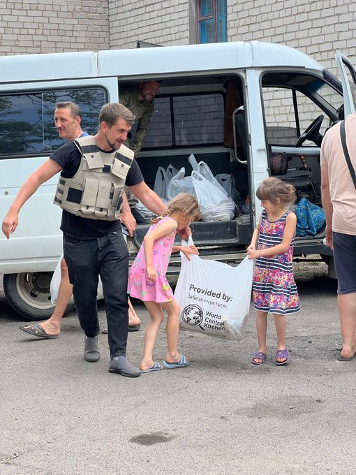 While the Kherson region in Ukraine is now occupied, we were able to get food into a village right on the edge. Novovorontsovka has largely been cut off due to ongoing fighting, but the WCK team today delivered 30-pound bags of food for 170 families here! #ChefsForUkraine 🇺🇦