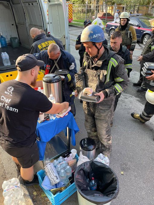 Kharkiv—Ukraine’s second largest city—has been under constant shelling for nearly 6 months. A series of attacks in residential areas this week killed more than a dozen people. WCK restaurants arrived immediately with coffee, water & meals for first responders. #ChefsForUkraine