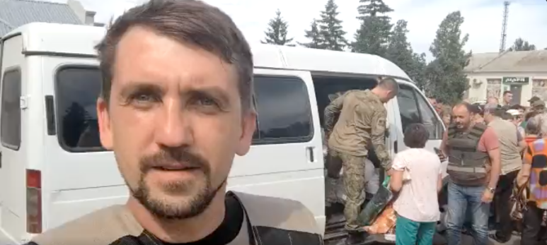 Today, Artem from the @WCKitchen team visited the town of Novovorontsovka…close to the front line in the Kherson region! 2,000 people still live here & receive no support, so we brought 170 food kits for families—and will be back as long as we can! #ChefsForUkraine #FoodFighters