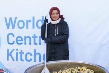 Every day I’m inspired by women of @WCKitchen, brave & caring women in Ukraine, Türkiye, Syria.. all over the world feeding their communities. The work of World Central Kitchen would never be possible without these heroes, I am honored to work with you🙏💙 #InternationalWomensDay