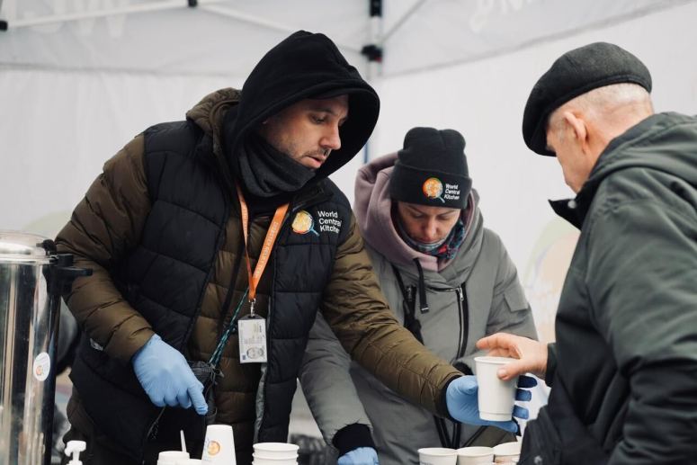 WCK’s Emergency Response Team was on the scene after a recent Russian rocket strike in Kyiv injured dozens of people & displaced residents of an apartment building. We provided hot Bograch soup, sandwiches, and warm drinks to the community & first responders. #ChefsForUkraine