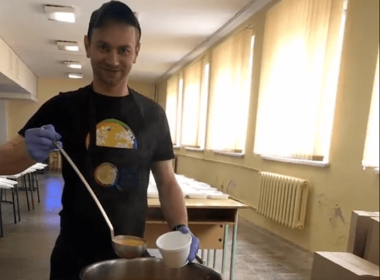 Every day country Ukrainians are feeding Ukrainians.. almost 160 million meals so far. @WCKitchen will not be stopping! As winter comes &families have no gas.. electricity, heat we have to be side by side taking care of people. Thank you everyone making #ChefsForUkraine happen🙏