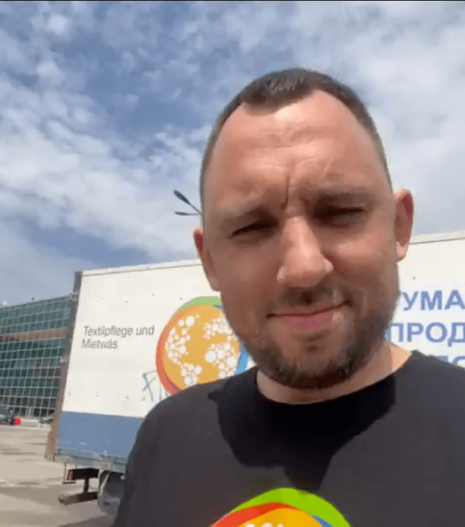 A morning message to you from Alex, who leads WCK logistics in the Kyiv region! ☀️ Today, the team is delivering 6,000 food kits to villages in the north & west, many previously occupied by Russian troops and still without electricity. #ChefsForUkraine 🇺🇦