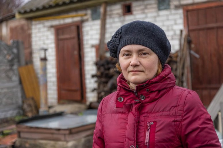 While delivering hot meals and fresh fruit in recently liberated Chernihiv, the WCK team met Tatanya. With her mother and the children she cares for, Tatanya spent weeks living in this below ground cellar as they heard missiles fall throughout their neighborhood. #ChefsForUkraine