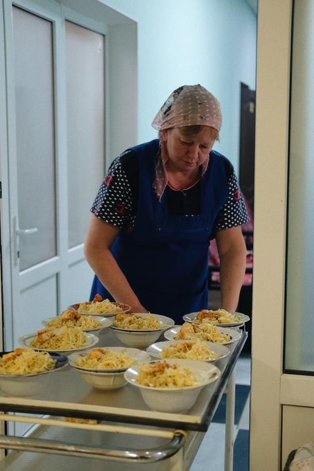 This monastery in Odesa houses 130 seniors and now receives 10 refugees each day from areas like Mariupol. The monastery staff bake bread daily & also help homeless animals—cats are fed & sheltered! WCK supports with food the amazing women prepare for residents. #ChefsForUkraine