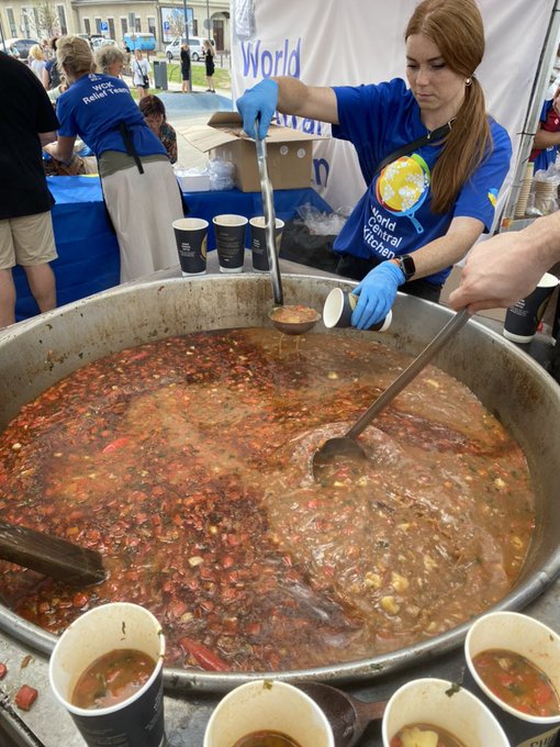 I’ve been there often! ☺️This people on this location, fed non stop 24 hours a day under rain or snow….gave me joy to see the hard work and the smile and the love they will give to every Ukranian fleeing the violence of the war! Thank you to all!!! @WCKitchen #ChefsForUkraine