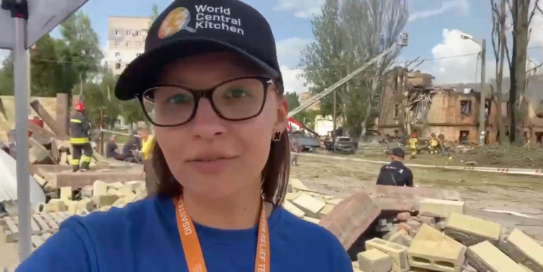 Few days ago there was a horrific attack in Dnipro that killed & injured innocent civilians at a medical facility. I am so proud of the @WCKitchen team..people like Anastasia who make sure we are there with comfort after this violence. We must stand with Ukraine!🇺🇦#ChefsForUkraine