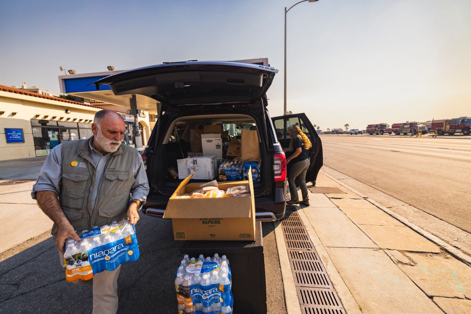 WCK Founder José Andrés delivers a case of water to a WCK meal distribution site in Los Angeles after the 2024 wildfires. WCK responds immediately to climate and natural disasters worldwide.