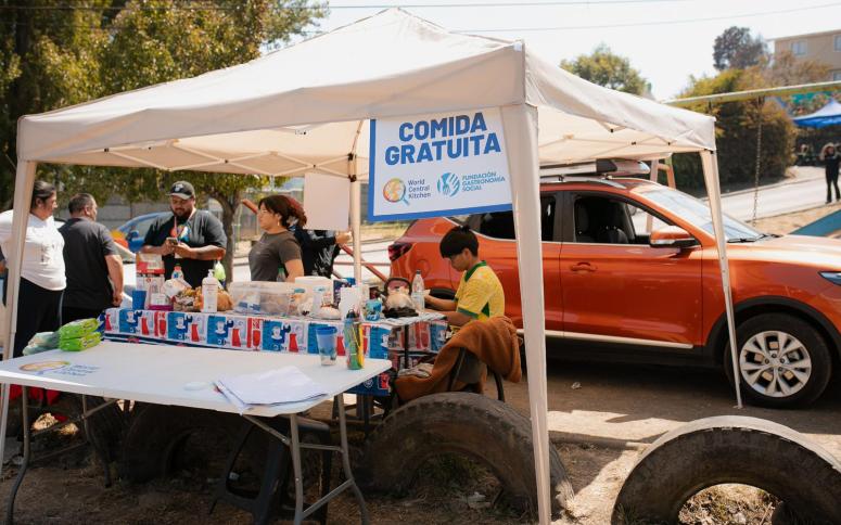 From rapid response mobile kitchens to local farmers' markets and Chef Corps partnerships, World Central Kitchen is innovating wildfire relief across 50+ responses worldwide. Learn how WCK shows up.